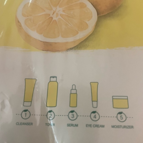 Japanese Skincare Set - Picture 3 of 3